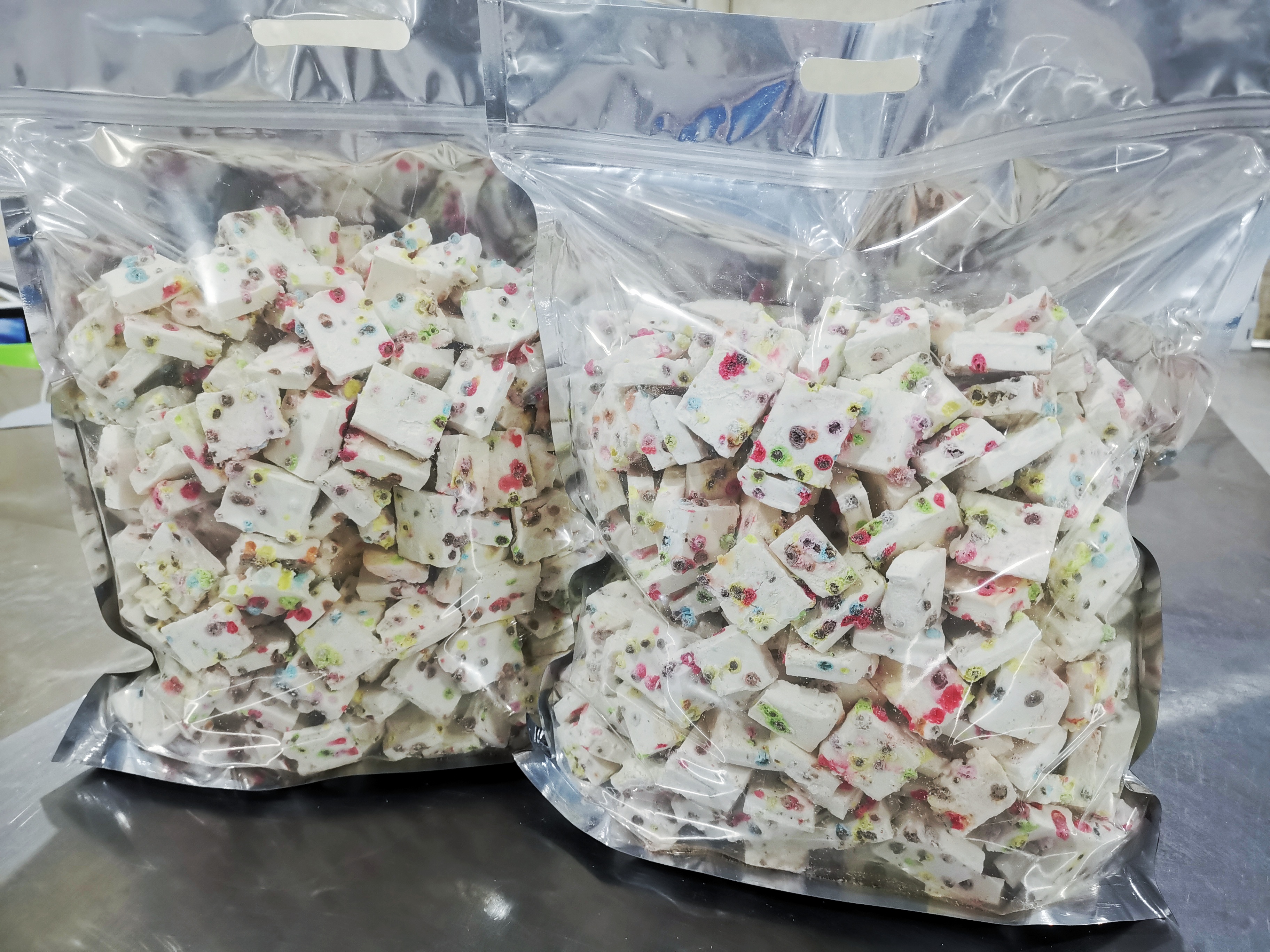 بستنی خشک با طعم اسمارتیز